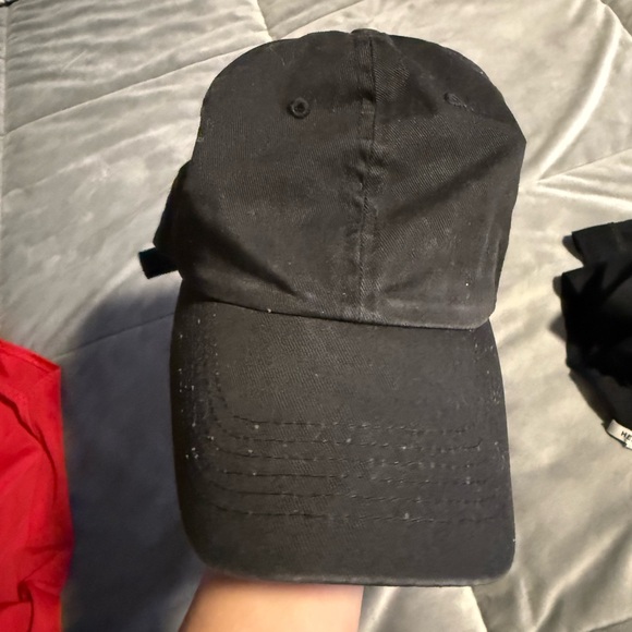 Prada Men's Black Baseball Cap with Red Logo Patch - Picture 3 of 3